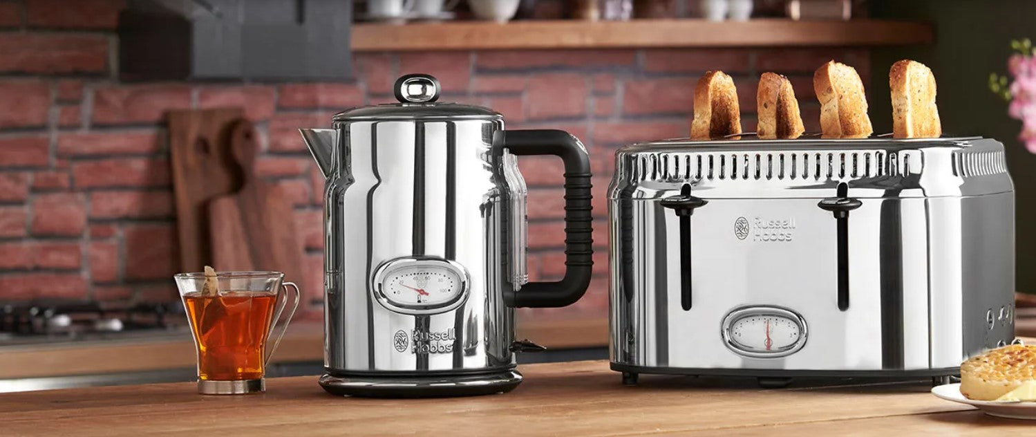 Russell Hobbs Retro Electric Kettle 21675 - Image 4