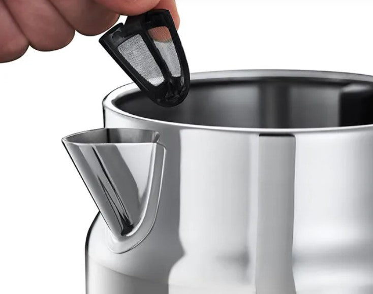 Russell Hobbs Retro Electric Kettle 21675 - Image 3
