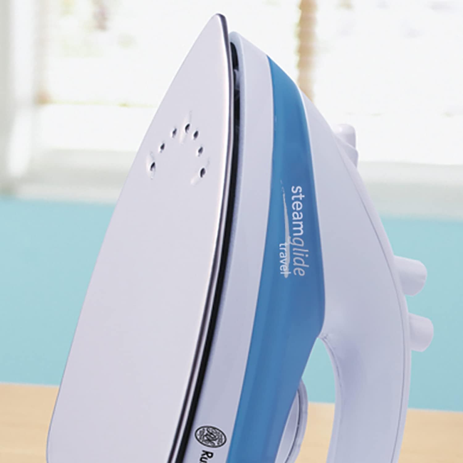 Russell Hobbs Steam Glide Travel Iron 22470 - Image 4